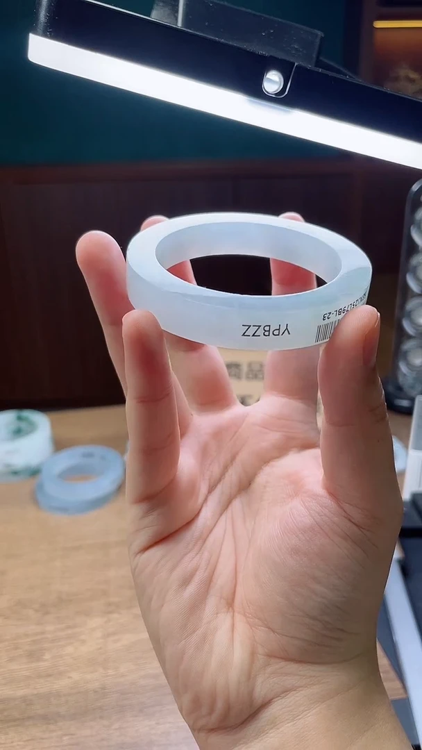 定制翡翠手镯未镶嵌唇**丹定制