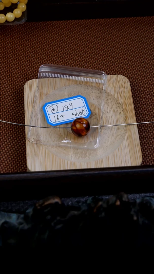 蜜蜡未镶嵌珠宝奇石S****-31沁色单珠16mm多样性发其一