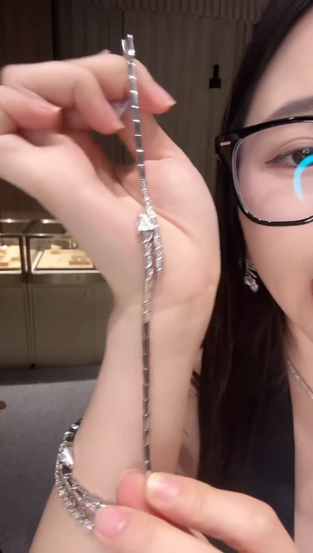 铂Pt950镶嵌手链钻石蛇手链