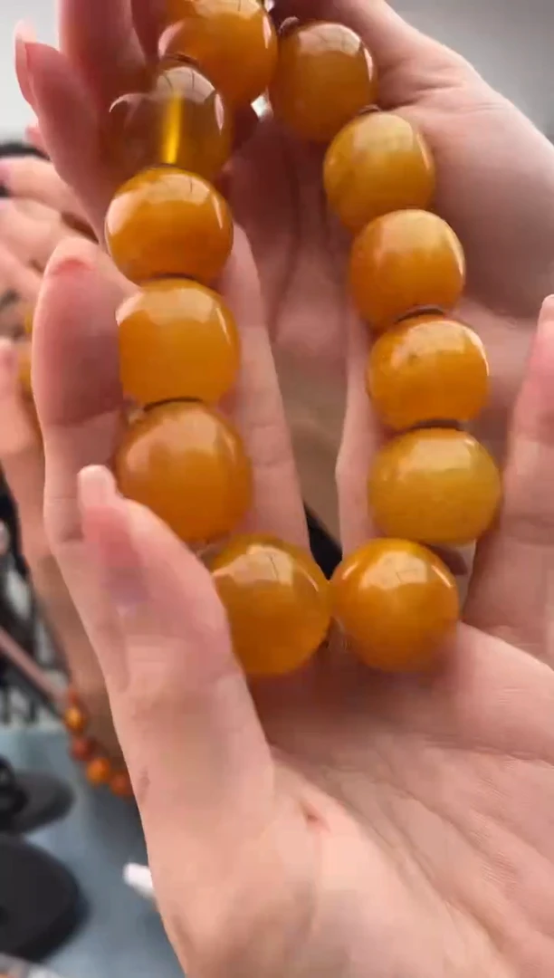 未镶嵌蜜蜡珠宝奇石假一罚十，微瑕发一件077.22