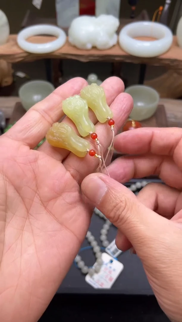 【闪购商品】和田玉吊坠未镶嵌若羌黄口带糖白菜 多样性发一