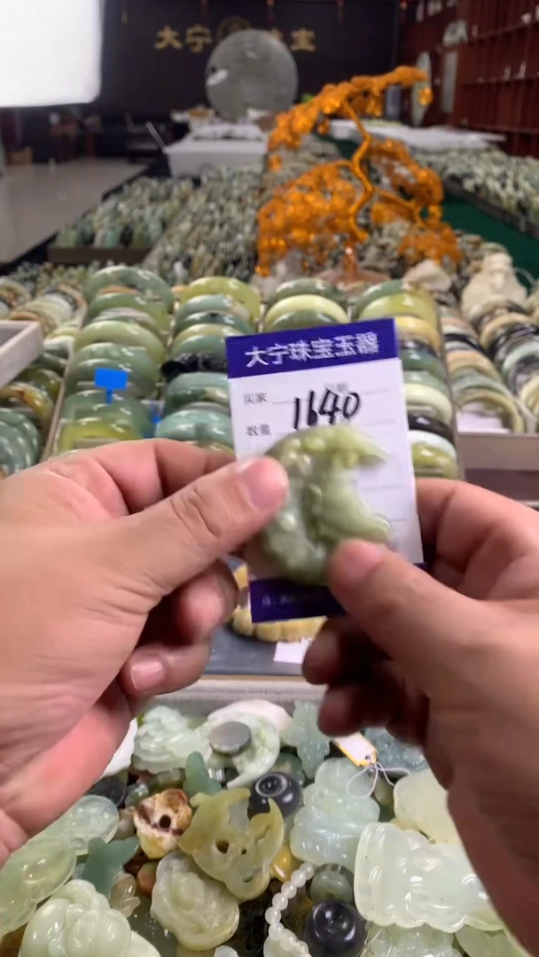未镶嵌蛇纹石玉颈饰1640