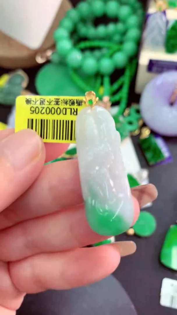 颈饰18K金镶嵌翡翠挂件