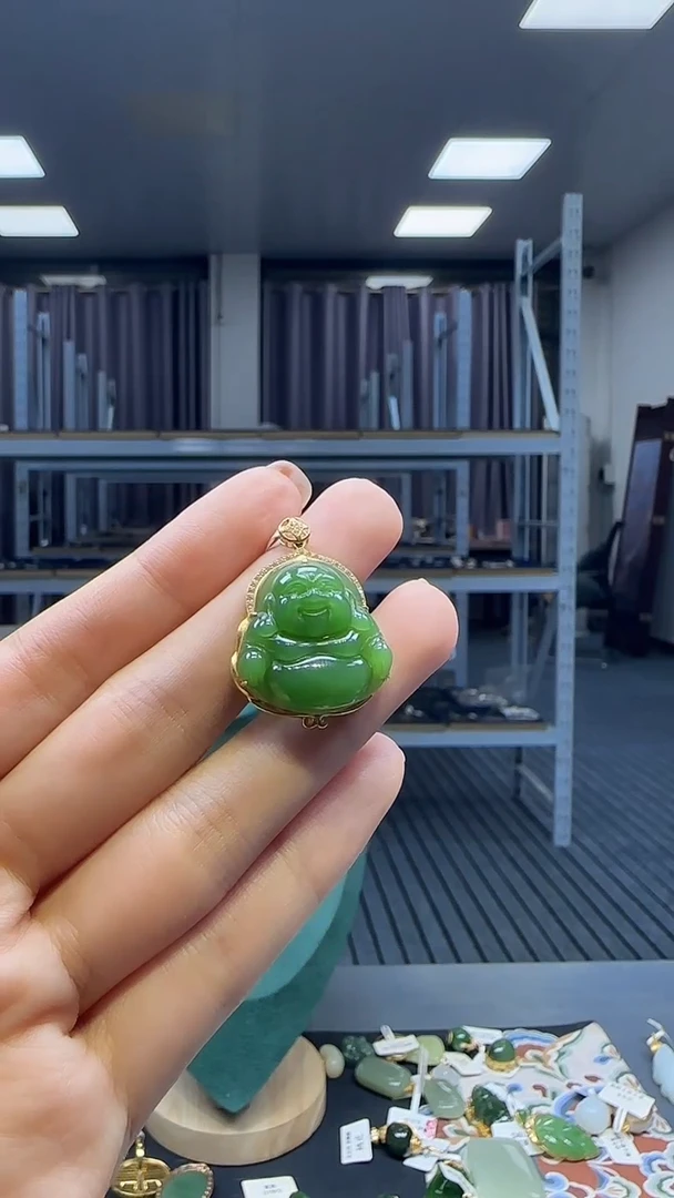 18K金镶嵌和田玉挂件1