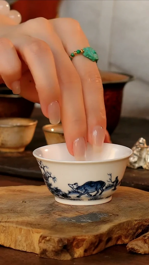 青花牧牛杯......