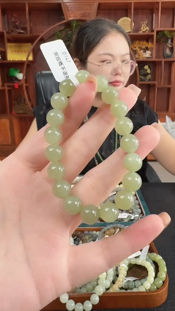 手绳未镶嵌和田玉d147 湖水绿手串