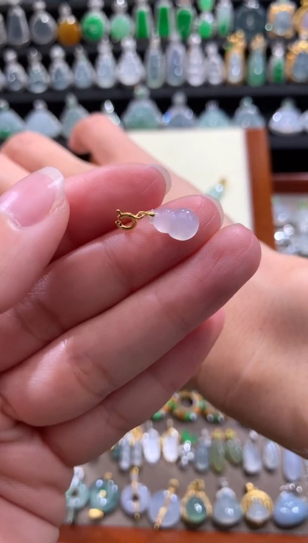 颈饰18K金镶嵌翡翠翡翠