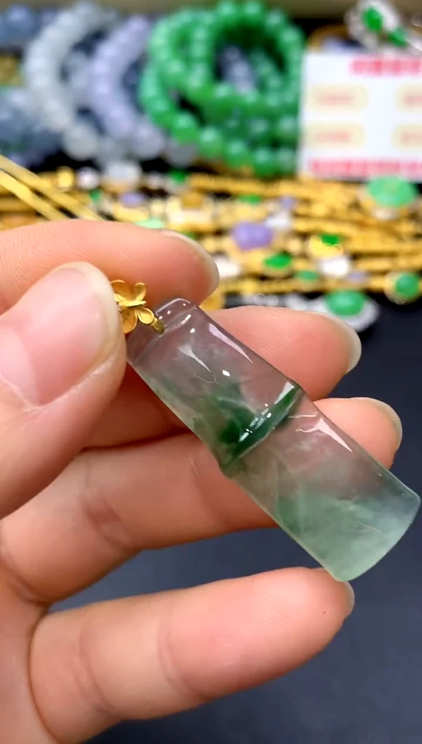 颈饰18K金镶嵌翡翠39-中国好珍宝