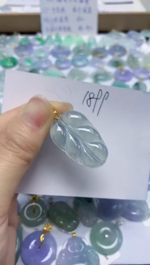 翡翠18K金镶嵌颈饰11111111111