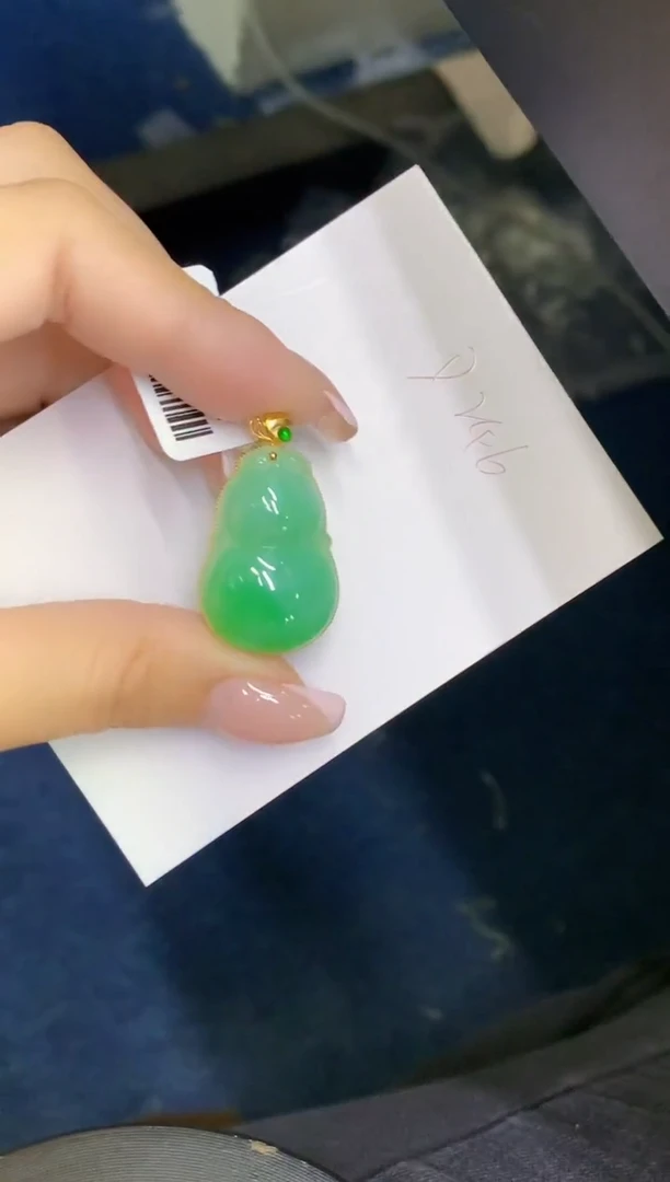 翡翠18K金镶嵌颈饰缅甸天然翡翠A货