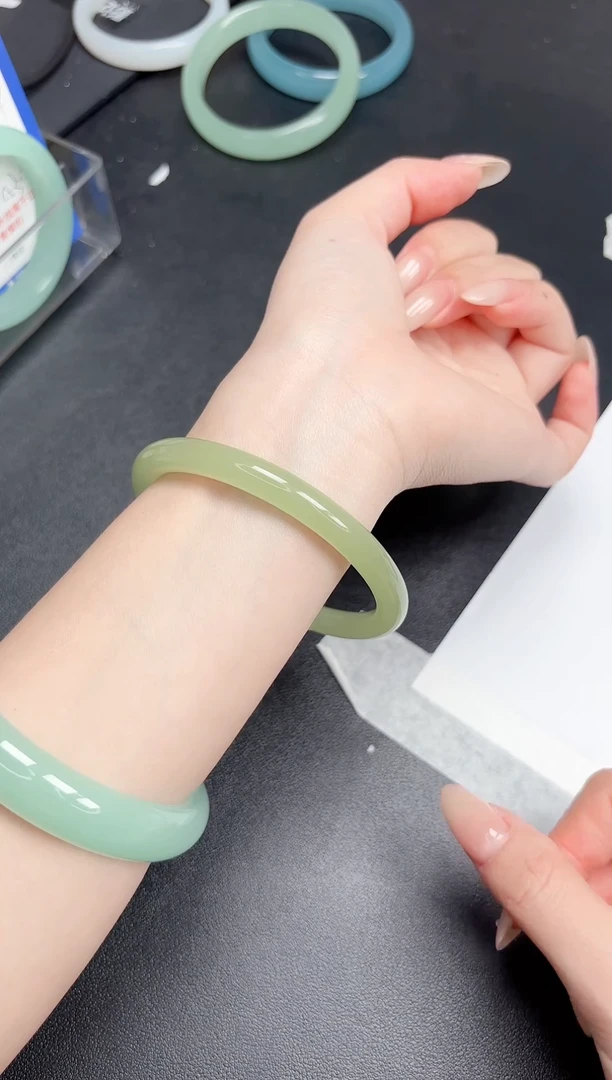 未镶嵌手镯石英质玉198-65