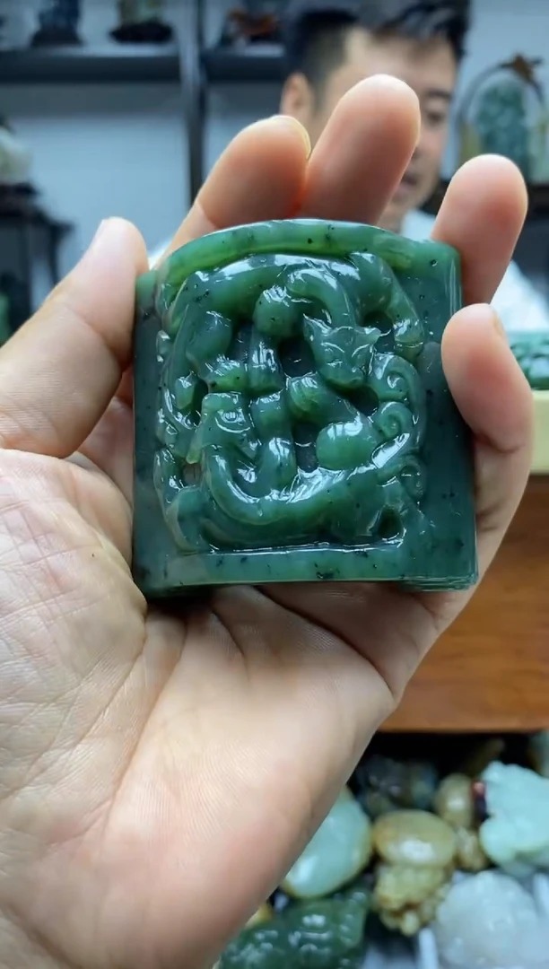 未镶嵌和田玉摆件1