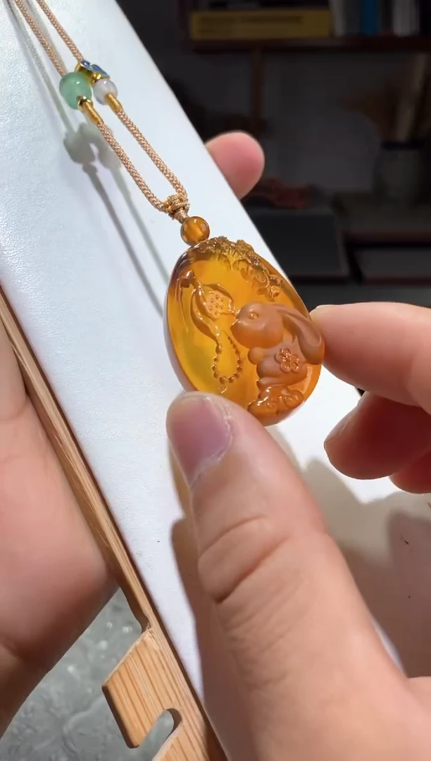 琥珀颈饰未镶嵌兔子