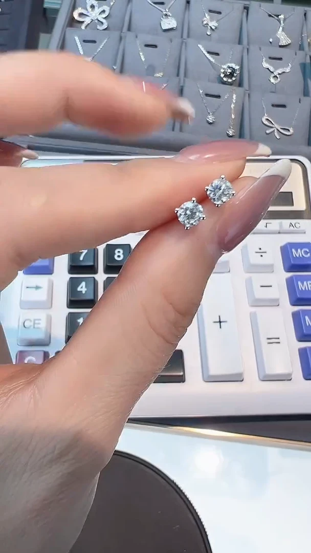 【闪购商品】60分耳钉18K金镶嵌钻石多样性发一