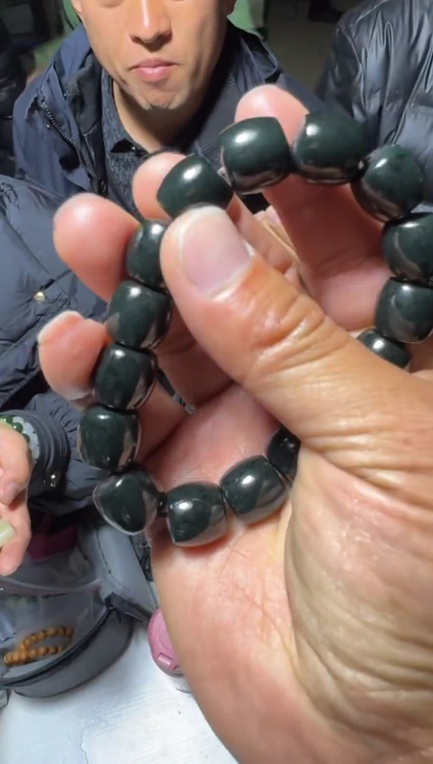 未镶嵌和田玉（糖玉）挂件和田玉