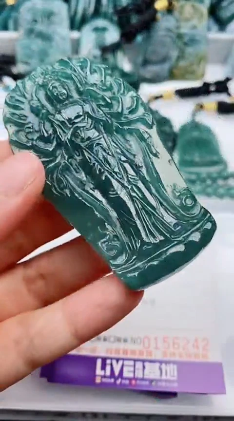 翡翠未镶嵌颈饰