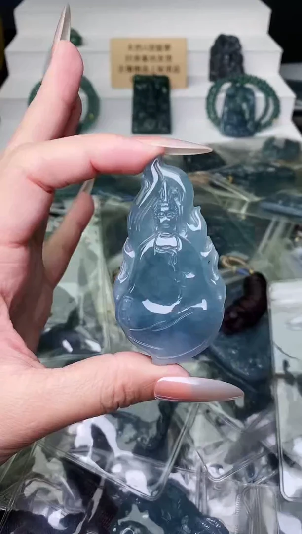 颈饰未镶嵌翡翠