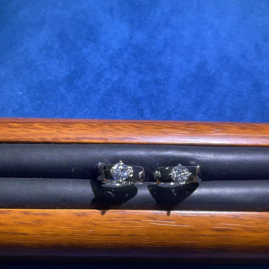 s9462白色四爪耳扣多样性发货