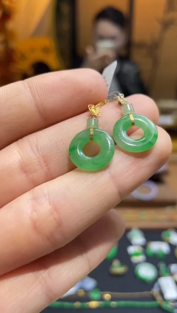 颈饰18K金镶嵌翡翠甜甜圈耳饰