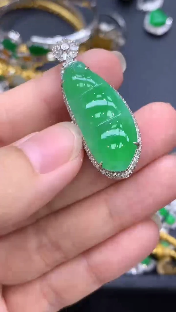 颈饰18K金镶嵌翡翠852-中国好珍宝