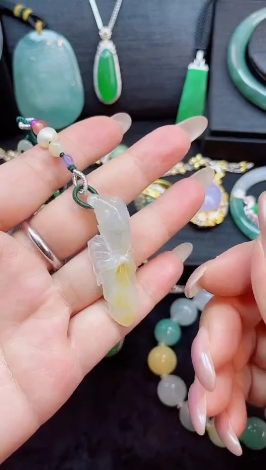 翡翠未镶嵌吊坠(赠链)包挂