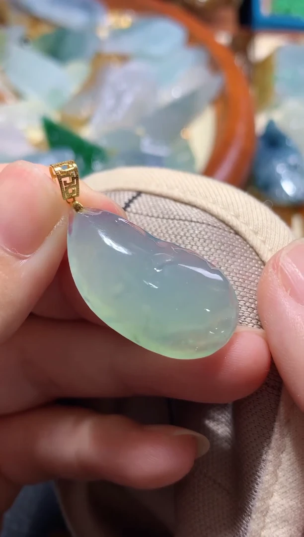 翡翠18K金镶嵌吊坠(不含链)吊坠