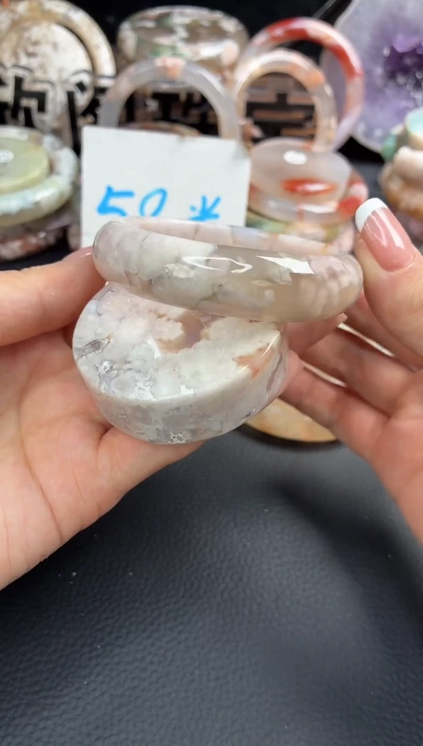 未镶嵌手镯（圆镯）石英质玉55