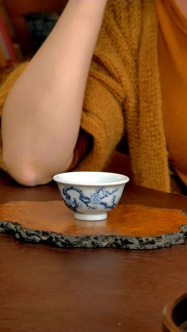 青花釉里白梅花小压手