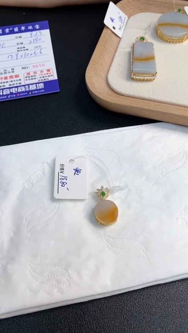 吊坠(不含链)银S925镶嵌翡翠简*?无事牌