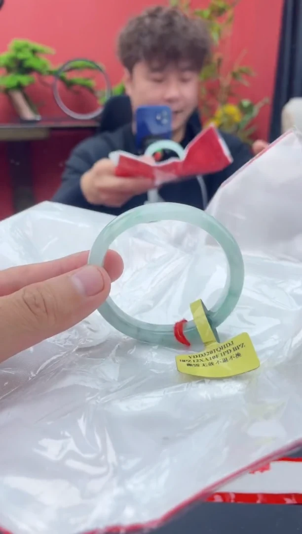 未镶嵌手镯（贵妃镯）翡翠12