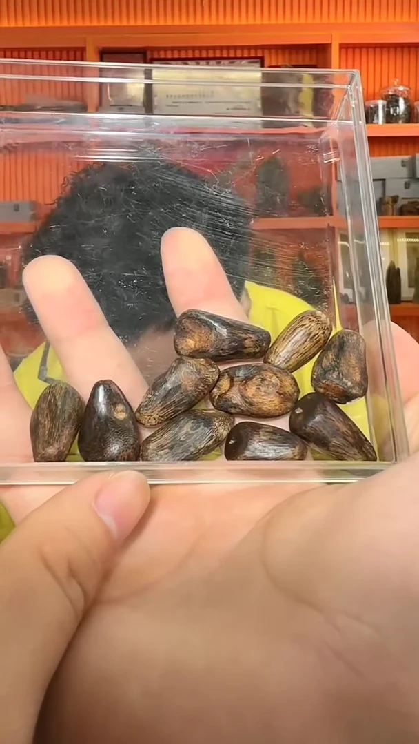 沉香吊坠116号已打孔瘤疤19.5g10粒多样性发一
