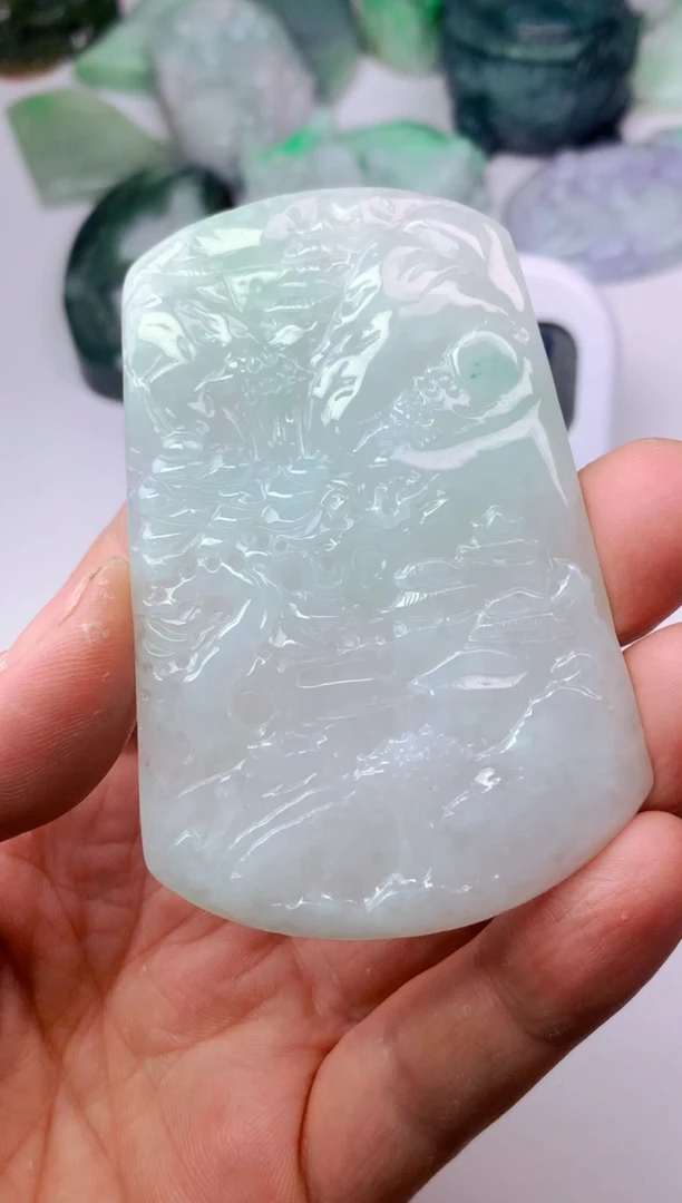 颈饰未镶嵌翡翠半**人山水
