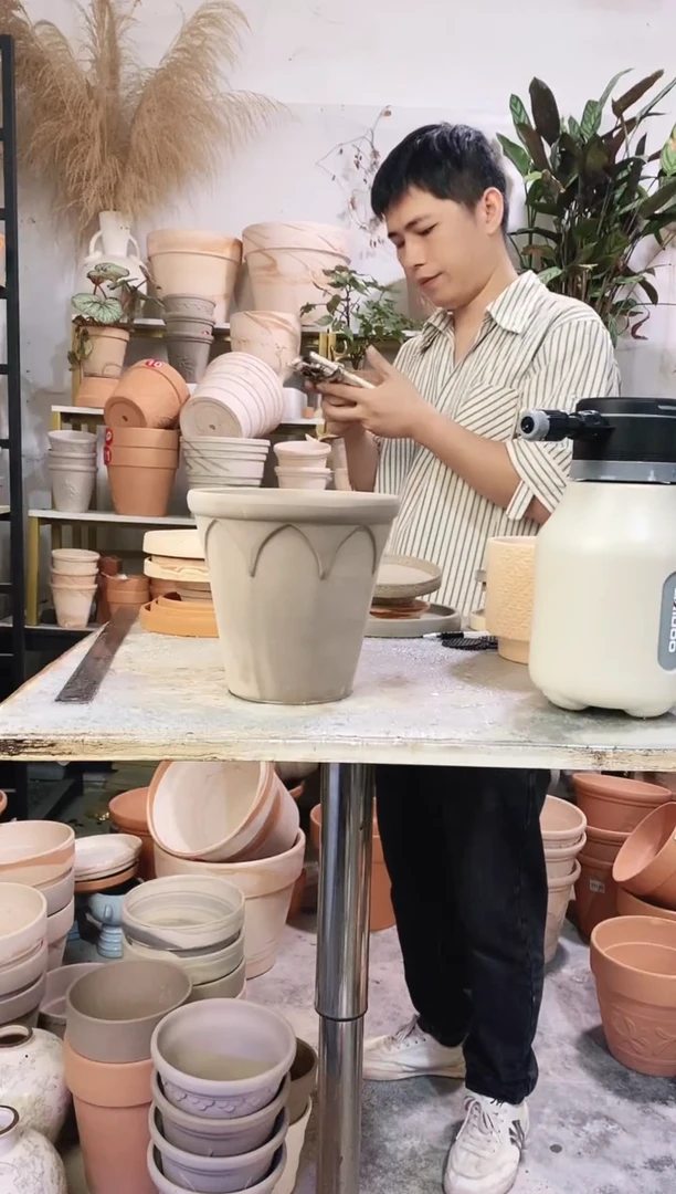 18*17灰陶皇冠 1盆无托