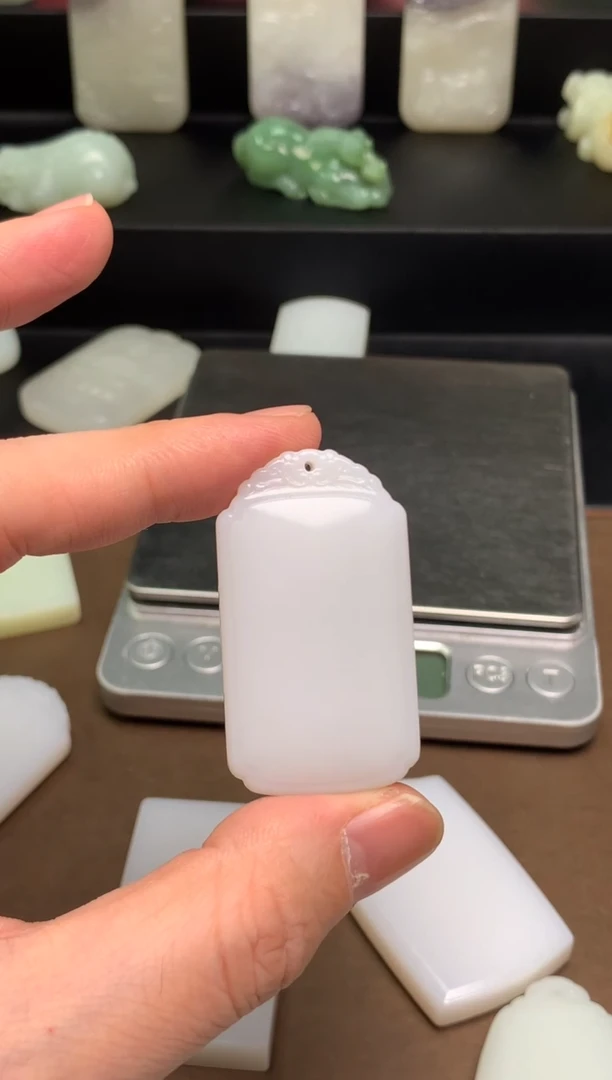 颈饰未镶嵌和田玉沐****?49