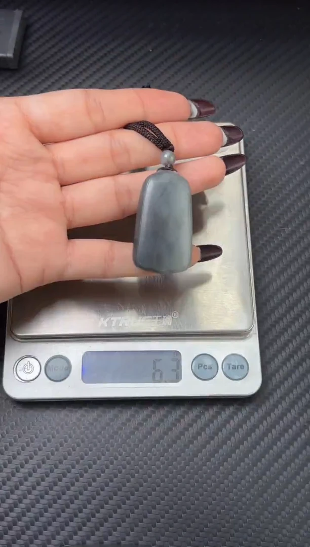 吊坠(赠链)未镶嵌和田玉若羌微色差吊坠m