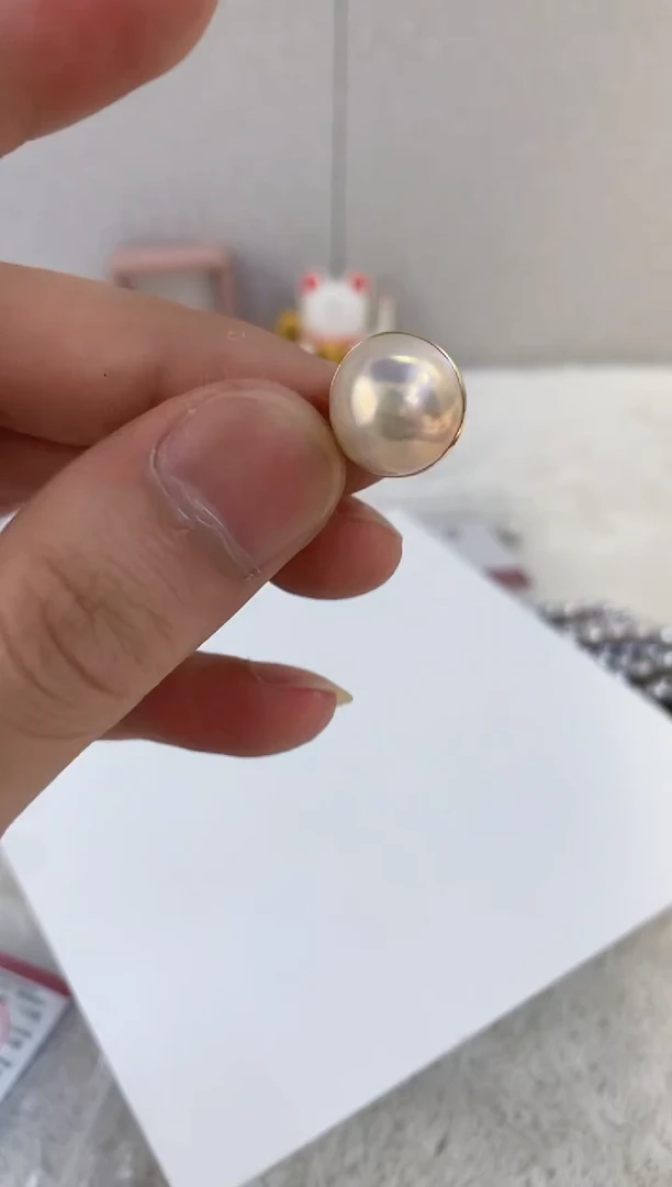 18K金镶嵌拼合珍珠（马贝珠）颈饰