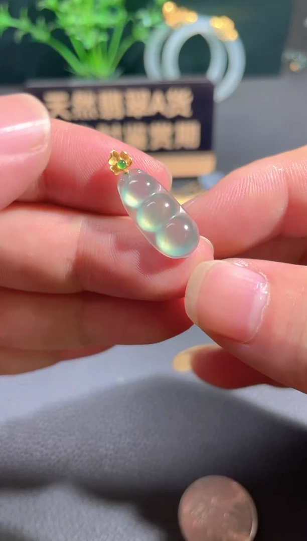 翡翠18K金镶嵌颈饰翡翠