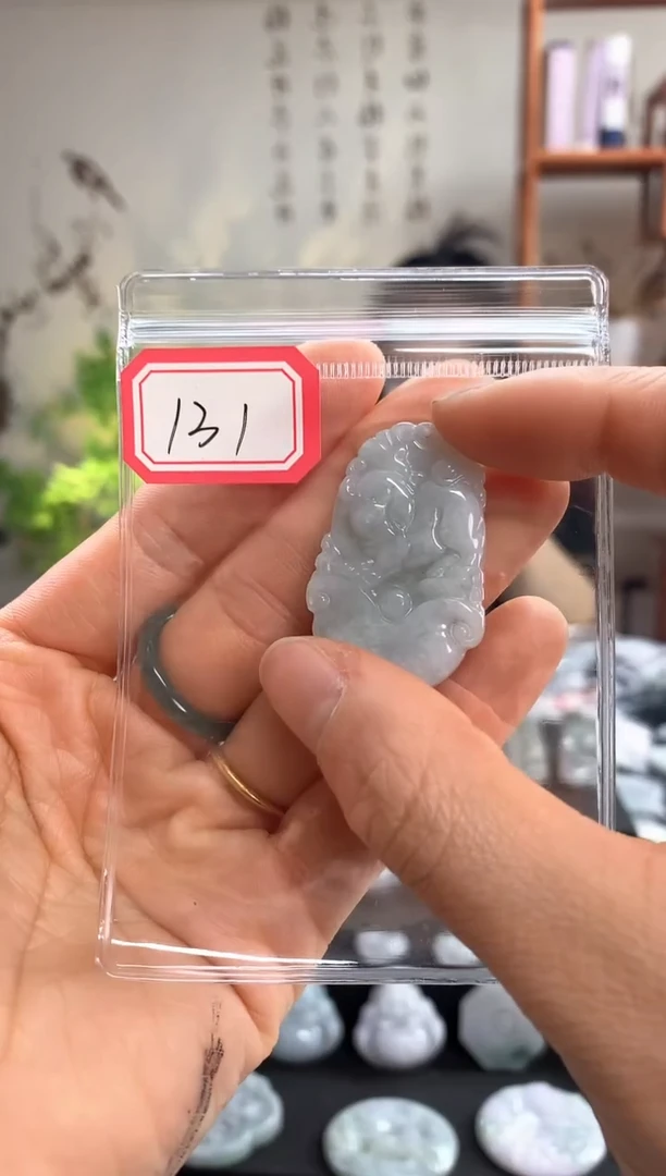 【闪购商品】翡翠颈饰未镶嵌猪131