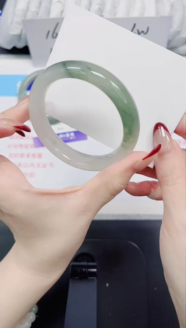 【闪购商品】石英质玉手镯未镶嵌279