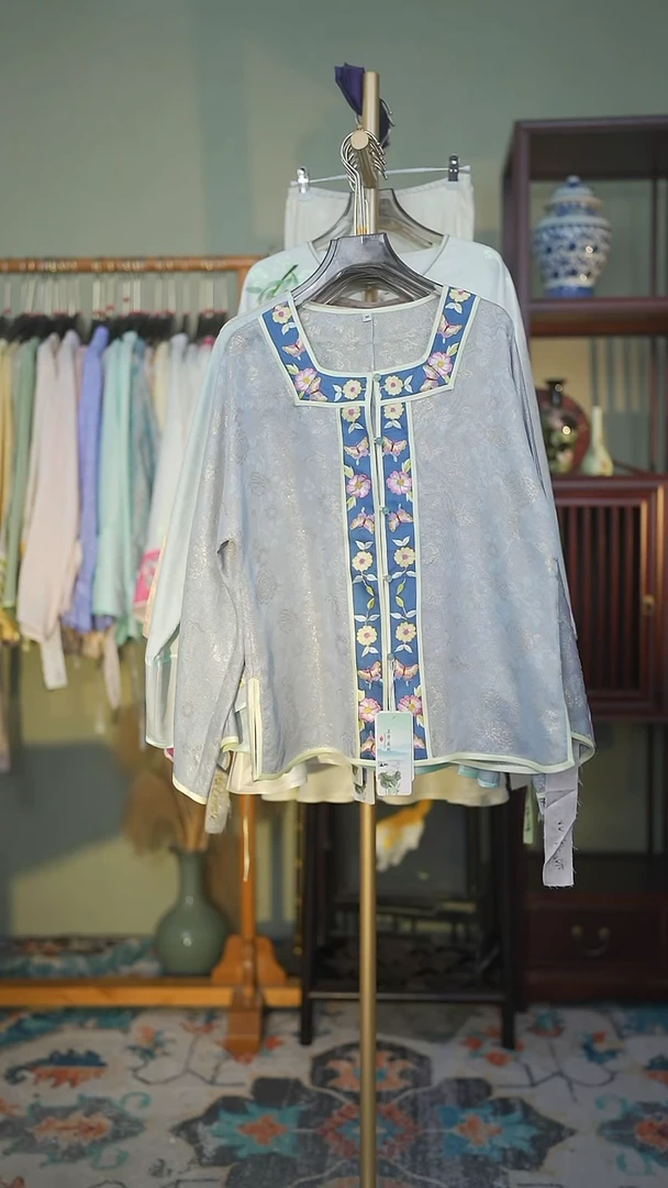 刺绣单层蓝色上衣M码