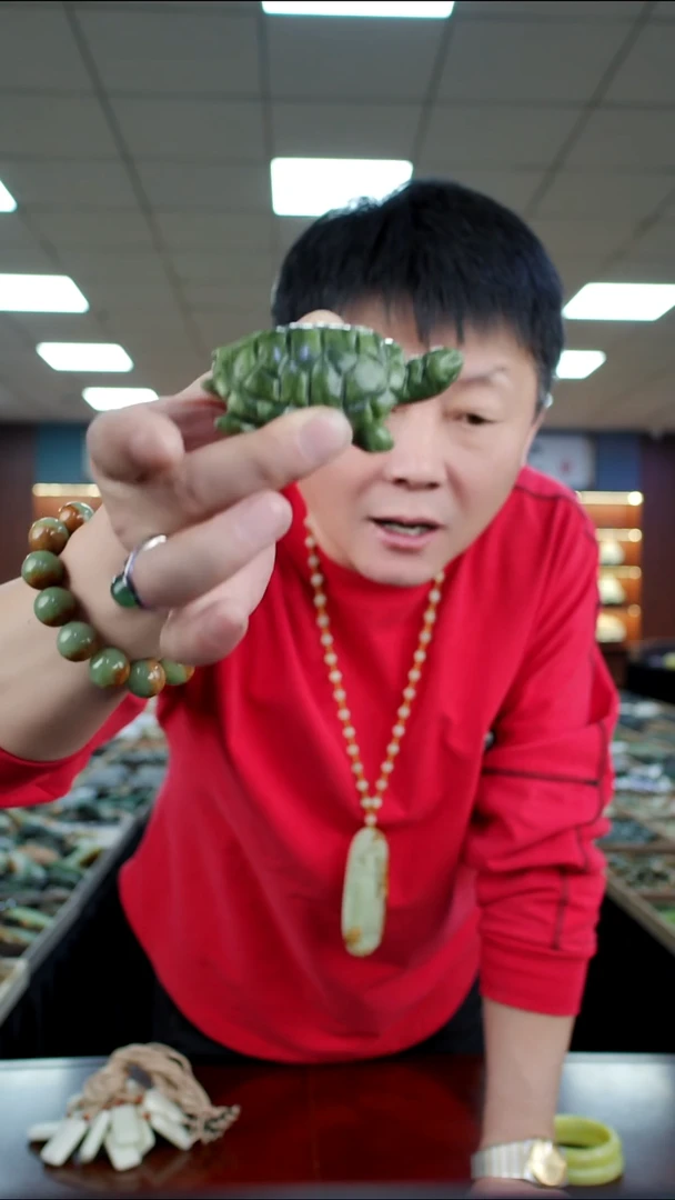 未镶嵌蛇纹石玉摆件多样是发货随机发一