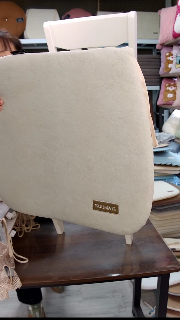 布平绒刺绣：米色4个