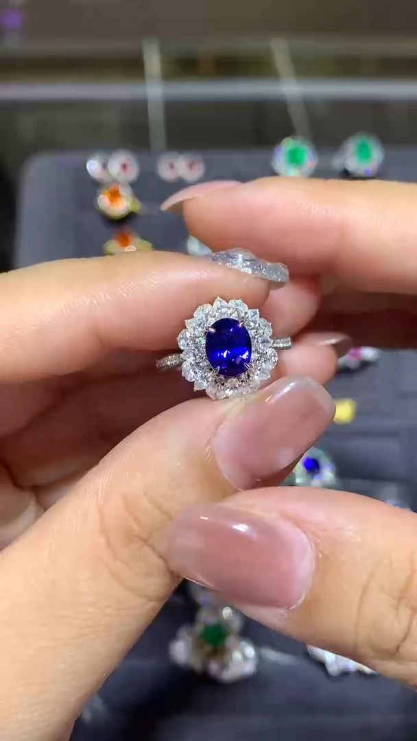 戒指蓝宝石18K金镶嵌?****猫定金 2.01CT