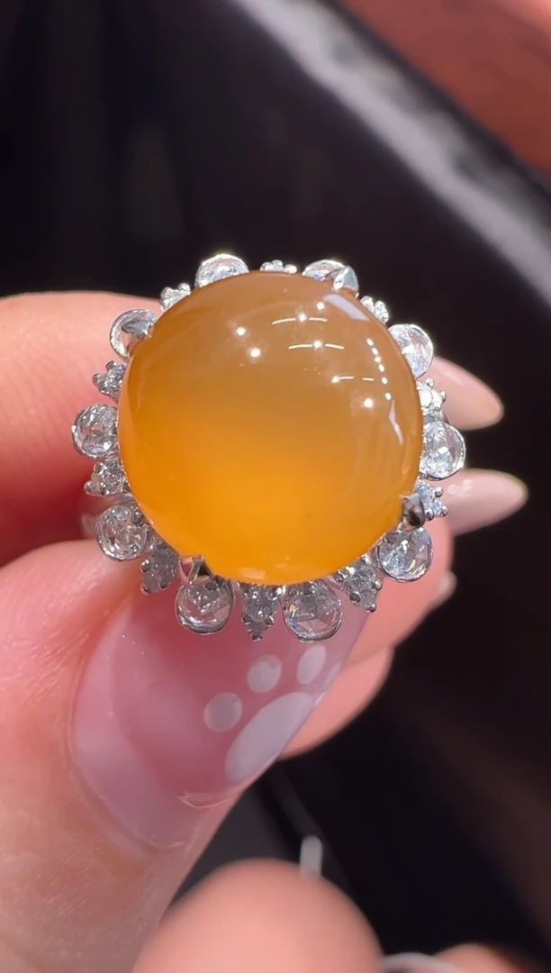 18K金镶嵌戒指翡翠戒指