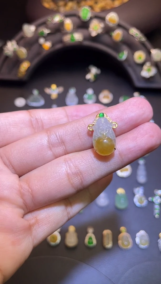 吊坠(不含链)18K金镶嵌翡翠1