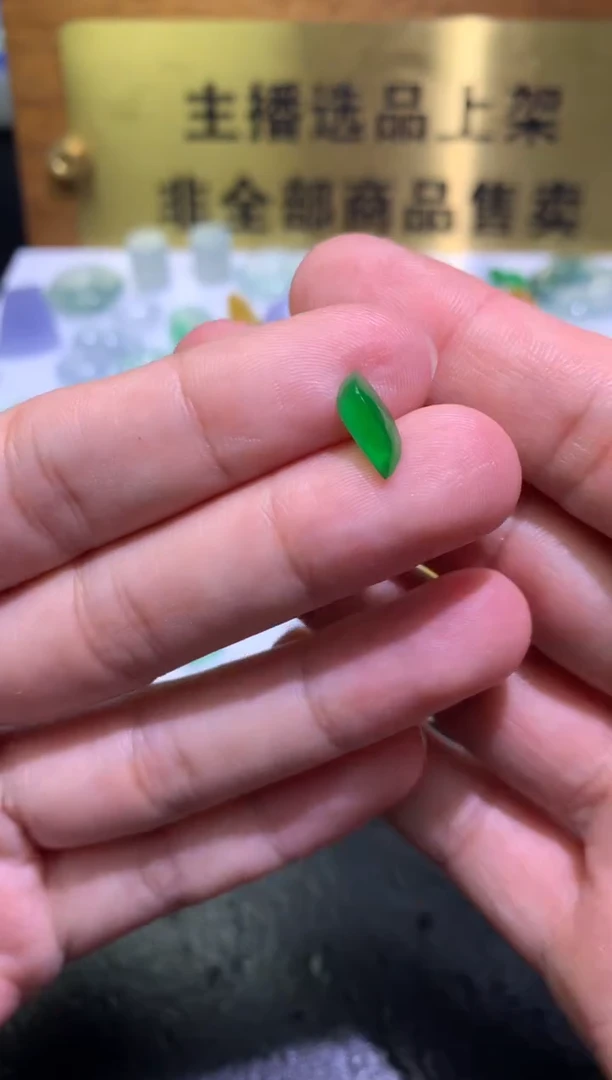 未镶嵌定制翡翠毛货