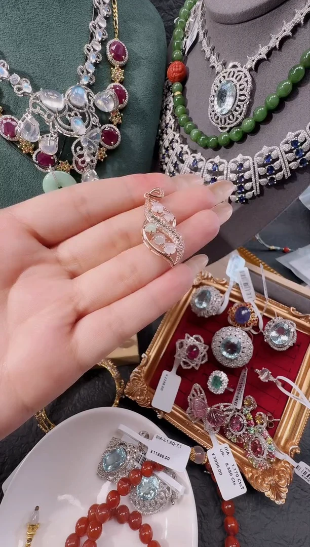 颈饰未镶嵌翡翠吊坠