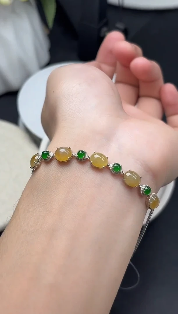 18K金镶嵌挂件翡翠蛋面手链