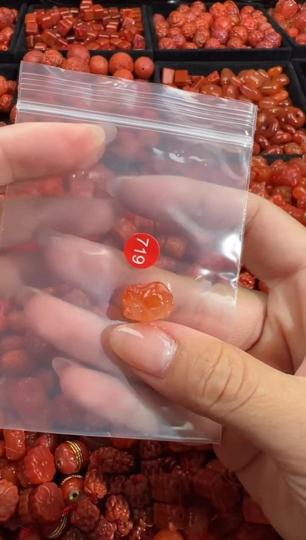 南红玛瑙未镶嵌颈饰1