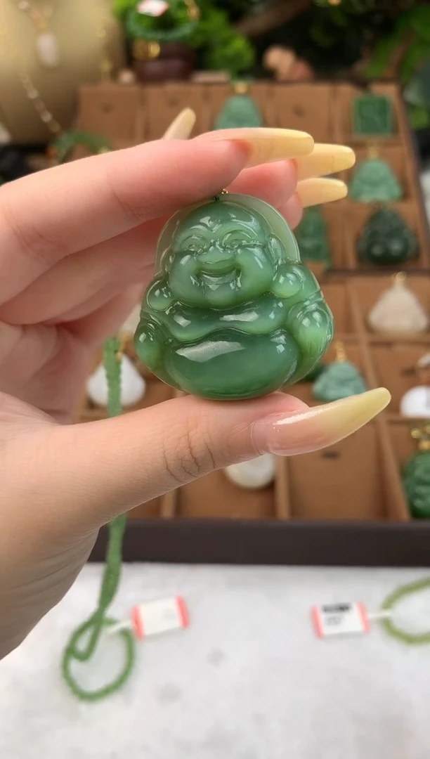 颈饰未镶嵌和田玉吊坠